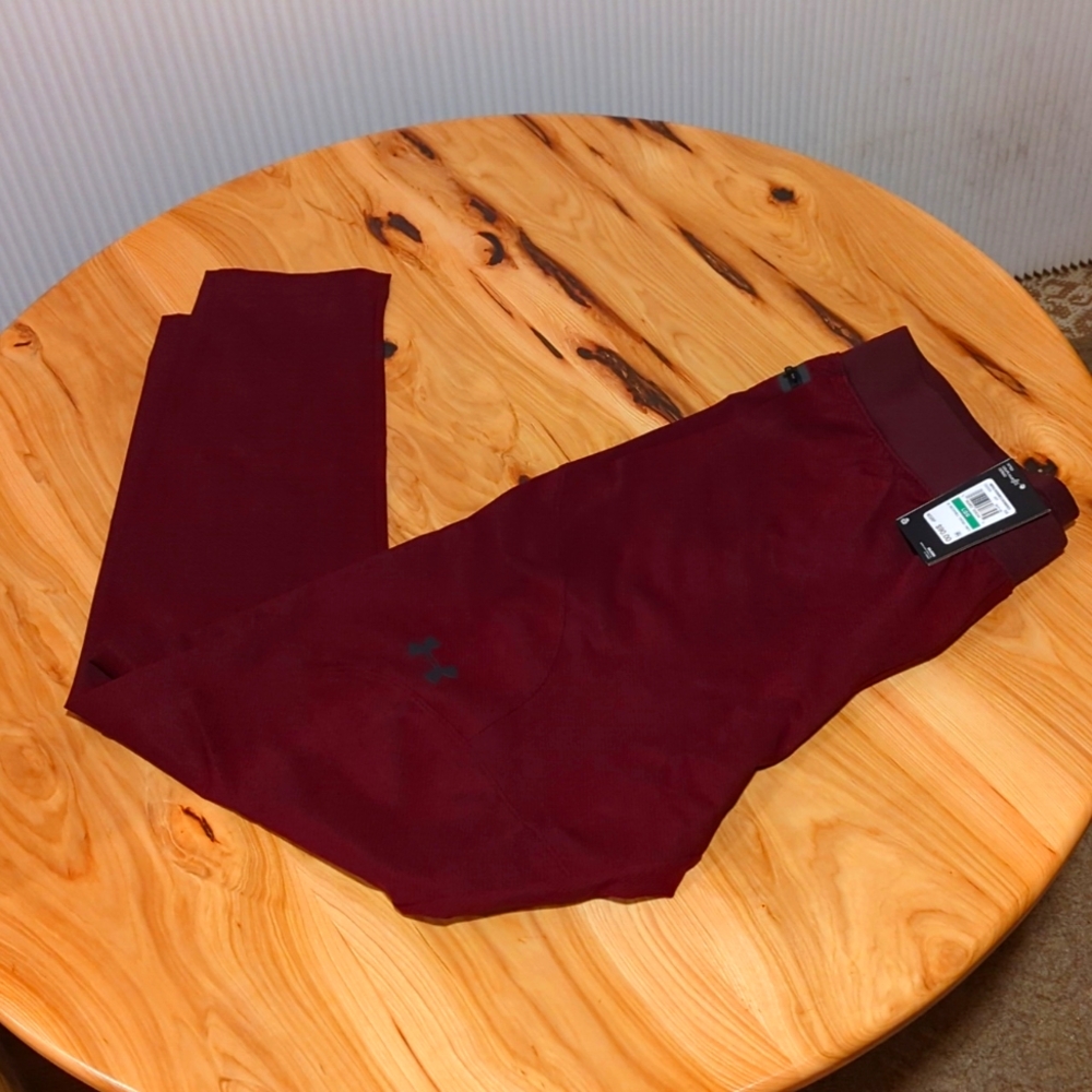 Under Armour Men's Fitted Size Large